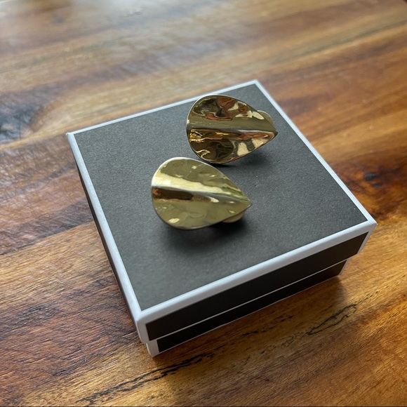 Vintage Givenchy Gold Plated Leaf Clip on Earrings. - Picture 2 of 10